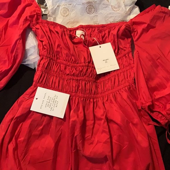 Red mini dress with puffy sleeves. - Picture 6 of 6